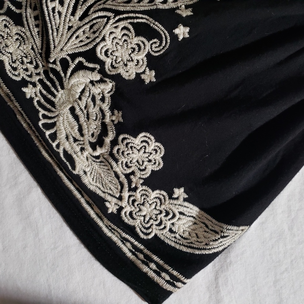 *Fylo* Embroidered black tank, small - Picture 5 of 7